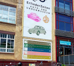 Eingangsbereich mit vielen Parkmöglichkeiten