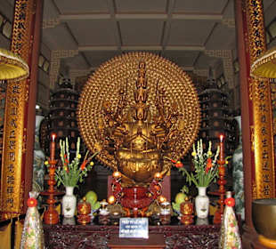 Blick in den Innenraum der unteren Pagode