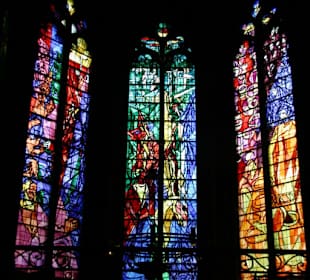 Die Kathedrale ist bekannt für ihre Bleiglasfenste
