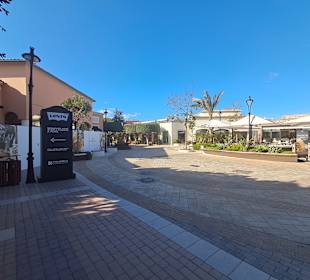 Festival Park Outlet Center