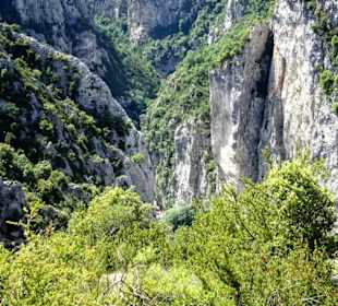 Blick von der Route des Crètes in den Canyon
