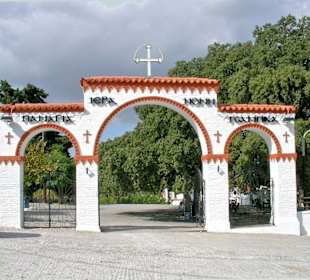 Einfahrt zum Kloster Moni Tsambika