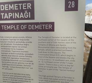 Hinweisschild auf Demeter Tempels