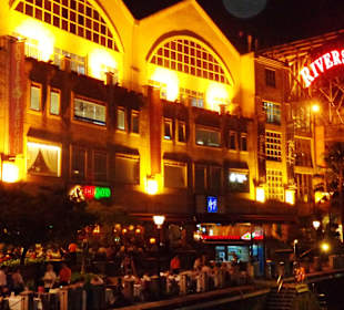 Clark Quay am Abend