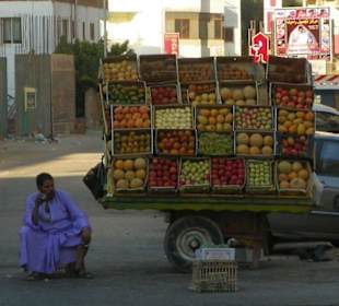 Stoisko z owocami i warzywami