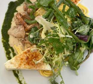 Nach dem Strandbad gepflegt zum Essen