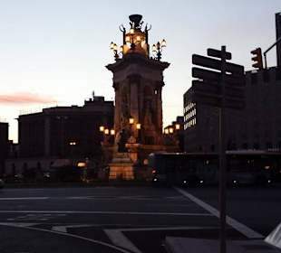 Blisko hostelu znajduje sie Plaça d'Espanya