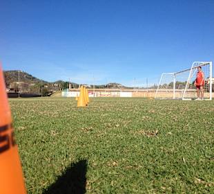 Rasenplatz des Fussicamp Mallorca in Cala Millor