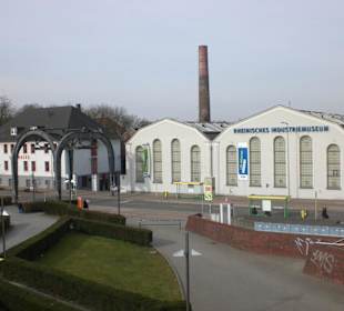 Das Museum vom Parkplatz aus gesehen