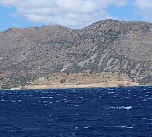 Widok ze statku na okolicę wyspy