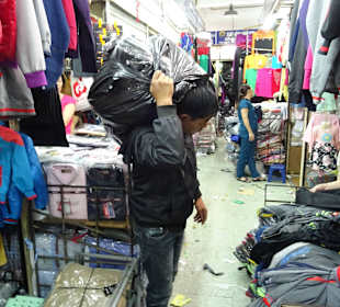 Im Dong Xuan Markt in Hanoi