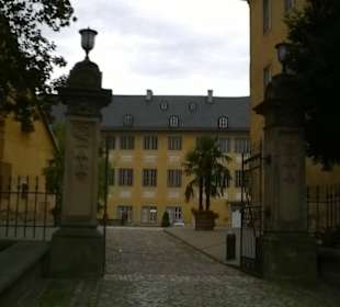 Seiteneingang zum Schlosshof
