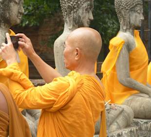 Wat Yai Chamongkol Ayuttaya