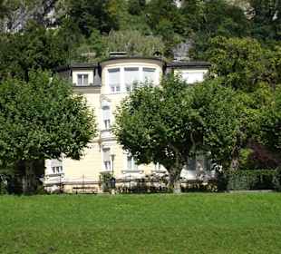 Villen am Giselakai aus der Schiffsperspektive