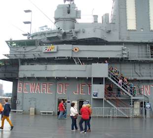 Auf der USS Intrepid