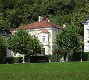 Villen am Giselakai aus der Schiffsperspektive