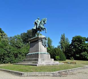 Das Denkmal Herzog Ernst II. im Hofgarten