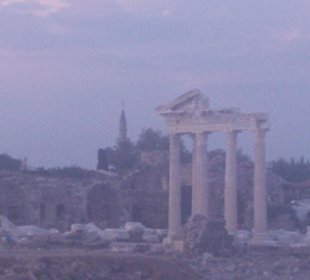 Der Tempel vom Meer aus gesehen