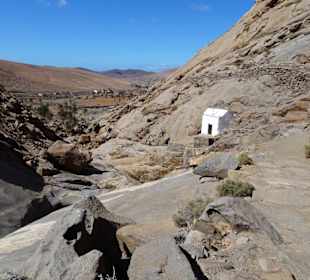 Die kleine Wallfahrtskapelle Ermitage de la Peña
