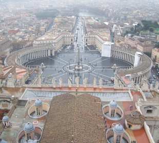 La piazza del vaticano vista dalla cupola
