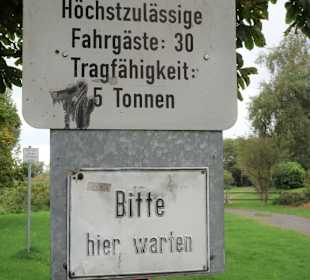 An der Anlegestelle der Prahmfähre Gräpel