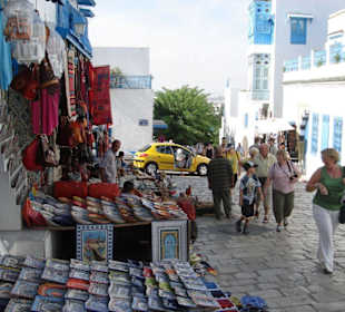Schöne Gassen mit Souvenirgeschäften