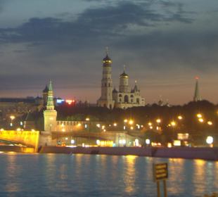 Moskau Kreml bei Nacht