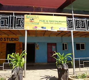 Eingang des Clubs Samba