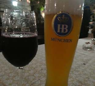 Im Biergarten vom Münchner Hofbräuhaus