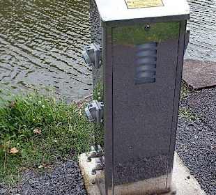 Landstrom und Frischwasser