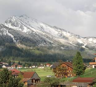 Tannheim am Morgen, Blick aus dem Bergquell