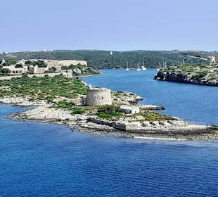 Bei der Einfahrt in den Hafen von Mahon