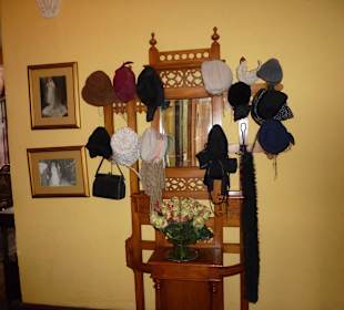 Alte Möbel im ganzem Haus