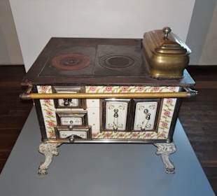 In der Keramik-Abteilung des Fichtelgebirgsmuseum