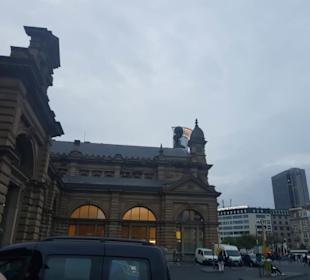 Seitenansicht vom Bahnhof