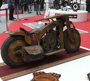 Skurriles auf Rädern = Holz