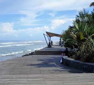 Strandpromenade an der Plage des Roches Noires