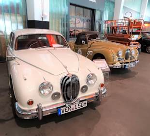 Fahrzeuge im Schuppen Eins