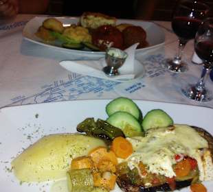 Gefüllte Aubergine mit Feta und Gemüse