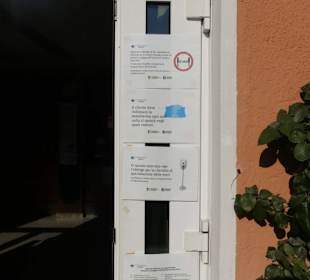 Eingang mit Hygienevorschriften