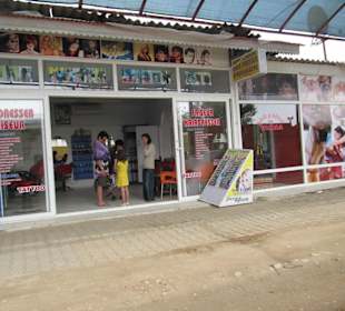 Friseurladen Kamm und Schere