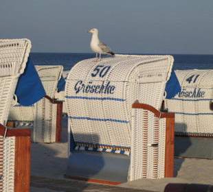 Am Strand vor dem Hotel