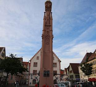 Marienbrunnen mit Säule