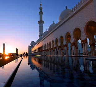 Abu Dhabi - Scheich-Zayid-Moschee bei Sonnenunterg