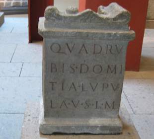 Weihestein für die Göttinnen der Kreuzwege