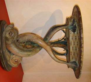 Ausstellungsstücke im Hofmobiliendepot