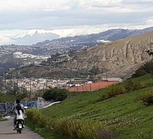 Der Weg zum El Panecillo