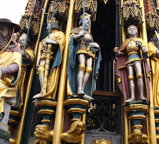 Figuren im Schönen Brunnen