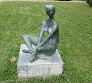 Die Sitzende im Kurpark Burtscheid