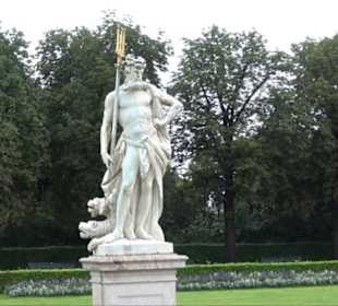 Großes Parterre mit Wasserfontäne